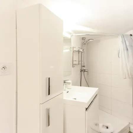 Edith Furnished Flat Apartment