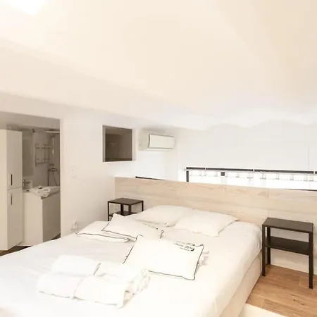 Edith Furnished Flat Apartment