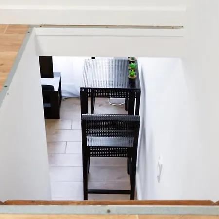 Edith Furnished Flat Apartment *